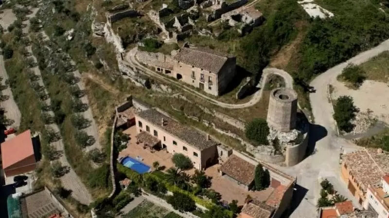 Castell d'Òdena i poble vell, a l'Anoia.