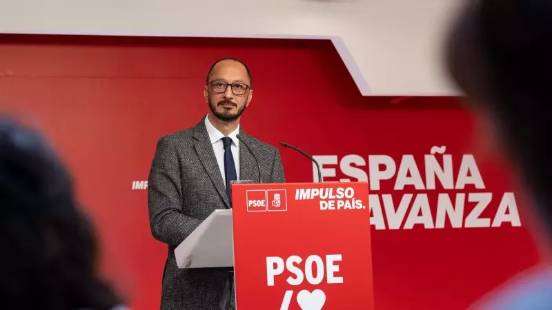 El secretario de Área Institucional y Grandes Ciudades del PSOE, Alfonso Rodríguez Gómez de Celis, en una rueda de prensa este lunes en Ferraz.