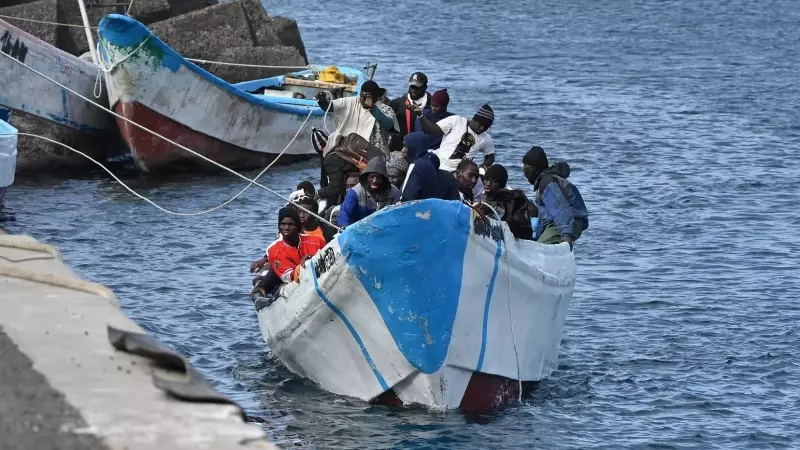 12/03/2024 Varios migrantes llegan al puerto de La Restinga, en El Hierro, Canarias, a 4 de febrero de 2024.