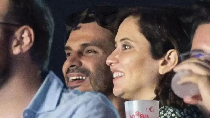 La presidenta de la Comunidad de Madrid, Isabel Díaz Ayuso, con su pareja, Alberto González Amador, en un concierto del Mad Cool.