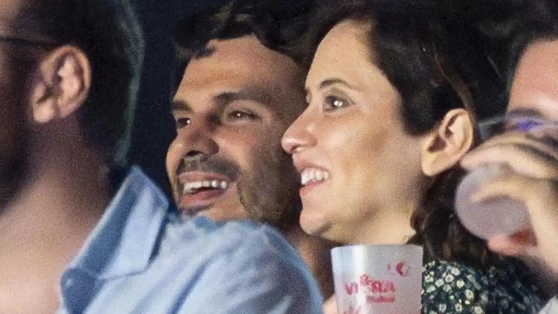 La presidenta de la Comunidad de Madrid, Isabel Díaz Ayuso, con su pareja, Alberto González Amador, en un concierto del Mad Cool.