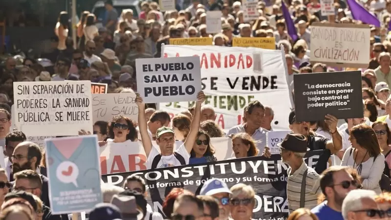 Imagen de archivo de la manifestación en Málaga a favor de una sanidad pública el otoño pasado.