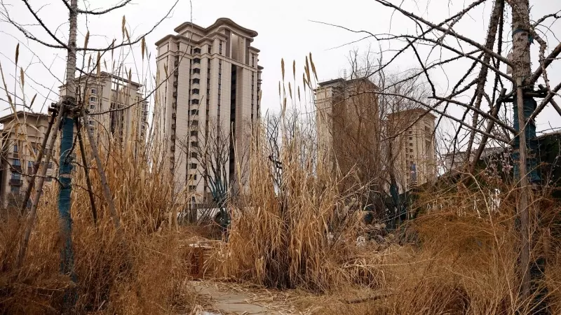 Una vista de un complejo residencial sin terminar desarrollado por la inmobiliaria Evergrande en las afueras de la ciudad china de Shijiazhuang, en la provincia de Hebei, China. REUTERS/Tingshu Wang