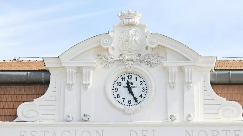 19/03/2024 El reloj de la Estación del Norte marca las 11:25 horas, a 25 de marzo de 2023, en Madrid (España).