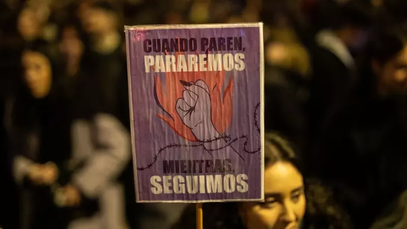 20/3/24 - Una mujer sostiene un cartel durante la manifestación convocada por la Comisión 8M por el Día Internacional de la Mujer, a 8 de marzo de 2024, en Madrid (España).