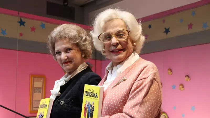 Dues de les Teresines a la presentació del llibre 'Vida de Teresina' a la llibreria Ona de Barcelona