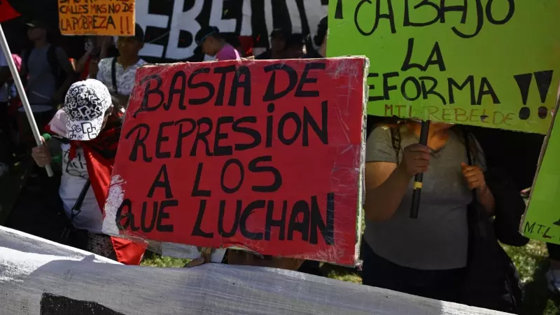 Imagen de archivo de una movilización en la que participó la organización HIJOS en contra de los recortes de Javier Milei