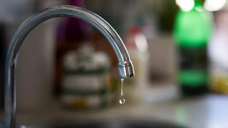 Imágenes de recurso de un grifo de agua para uso doméstico goteando. A 25 de agosto de 2022, en Sevilla.