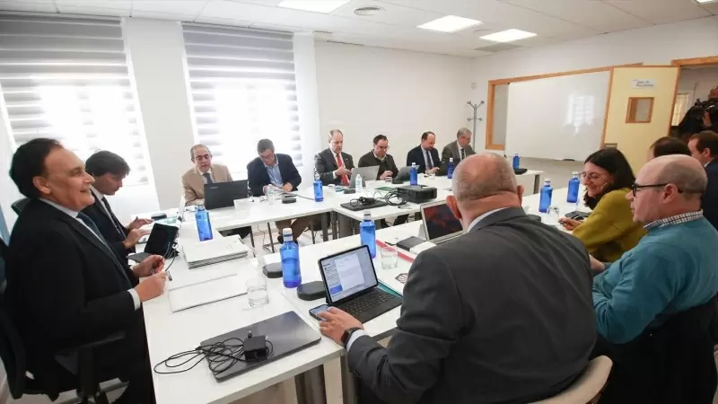 Una imagen de archivo del consejero de Universidad, Investigación e Innovación, José Carlos Gómez Villamandos, en una reunión con los rectores de las universidades públicas andaluzas. E.P./Rocío Ruz
