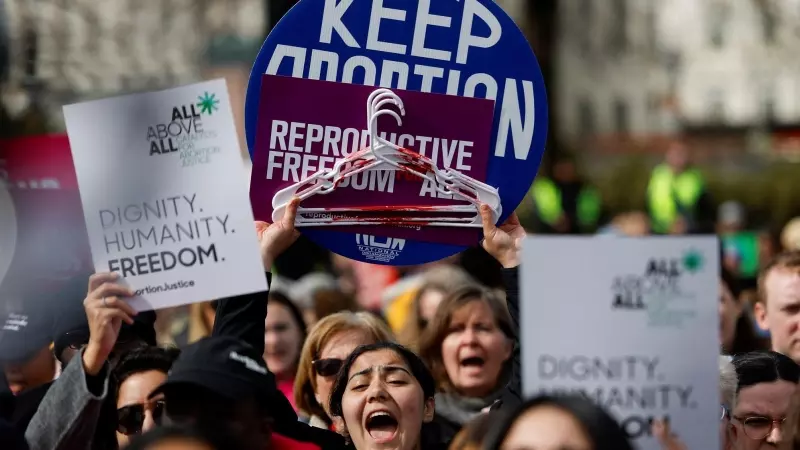Manifestantes por el derecho al aborto en una protesta frente a la Corte Suprema de Estados Unidos en un caso en el que pedían restringir el uso de la píldora abortiva, el 26 de marzo de 2024.