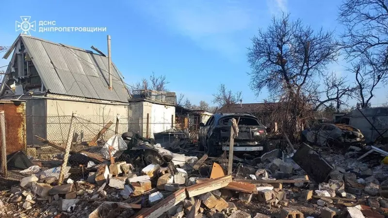 Varias viviendas destruidas por el ataque ruso con drones en la ciudad de Kamianske (Ucrania) este 29 de marzo de 2024.