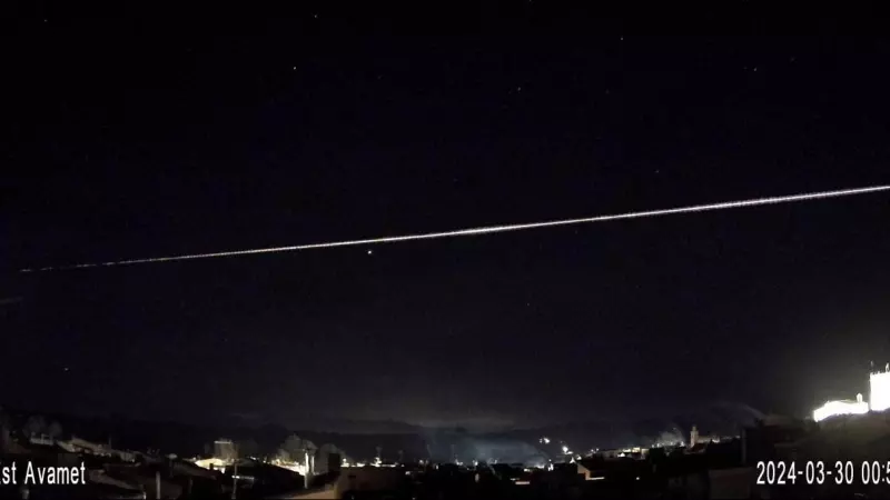 Imagen del bólido artificial que sobrevoló el este de España hasta perderse en la Comunidad Valenciana. 30/03/2024