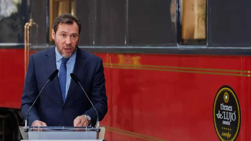 Imagen de archivo del ministro de Transporte, Oscar Puente, en una presentación en  Sevilla.