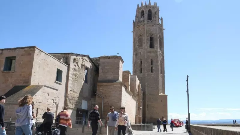 01/04/2024 - Visitants a la Seu Vella de Lleida.