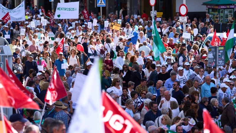 Imagen de archivo de la manifestación de Marea Blanca este otoño en Sevilla.