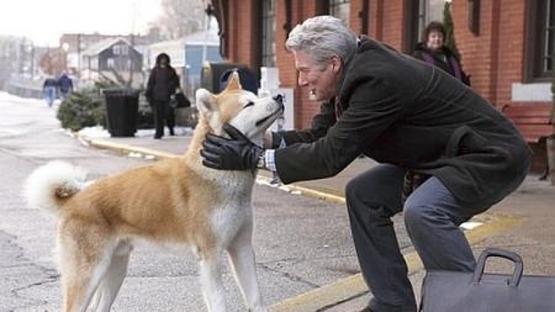 Richard Gere, en la película 'Siempre a tu lado, Hachikō', basada en la vida del perro japonés.