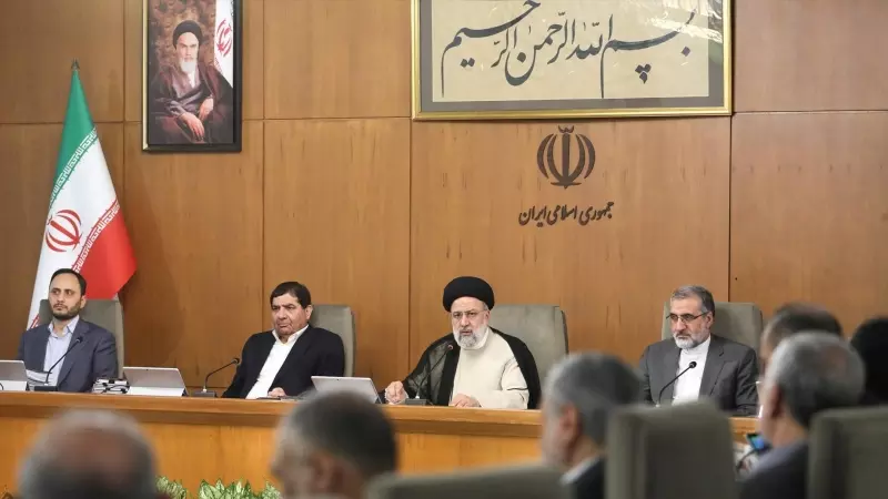 El presidente iraní Ebrahim Raisi habla durante una reunión con el gobierno, a 14 de abril de 2024 en Irán, Teherán.