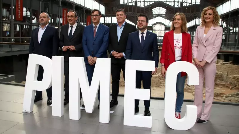 Els candidats al 12-M Alejandro Fernández (PPC), Josep Rull (Junts), Salvador Illa (PSC), Pere Aragonès (ERC) i Jéssica Albiach (Comuns Sumar), al Born CCM abans del debat de PIMEC