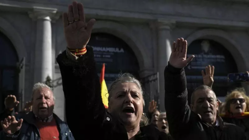 Un grupo de franquistas durante un acto por el aniversario de la muerte del dictador.