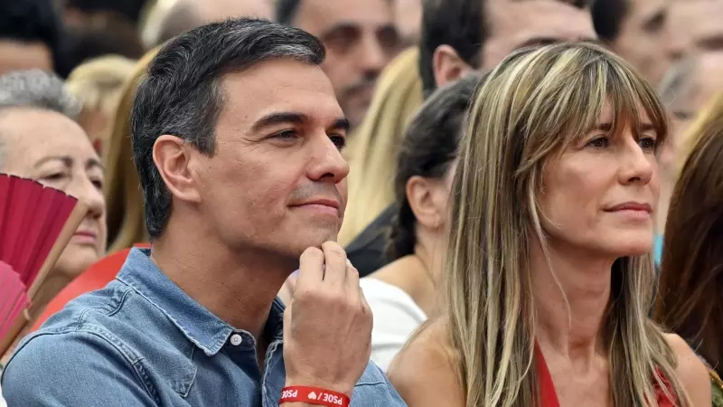 El presidente del Gobierno, Pedro Sánchez y su esposa, Begoña Gómez, en una foto de archivo del 21 de julio de 2023, días previos a las elecciones generales.