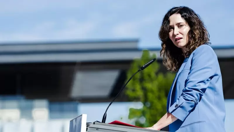 La presidenta de la Comunidad de Madrid, Isabel Díaz Ayuso, interviene durante la presentación de la escultura de Telefónica, en el Distrito Telefónica Edificio Central, a 15 de abril de 2024, en Madrid (España)