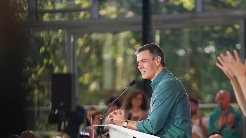 El presidente del Gobierno, Pedro Sánchez, durante el acto de cierre de campaña del partido, en el Palacio Euskalduna, a 19 de abril de 2024, en Bilbao