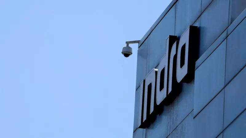 El logo de la empresa tecnológica Indra, en su sede, en la localidad madrileña de Alcobendas. REUTERS/Susana Vera