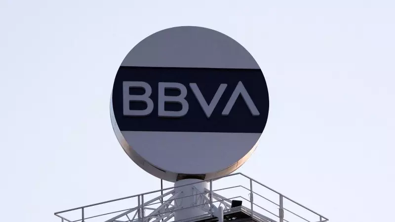 El logo de BBVA en lo alto de un edificio en Barcelona. REUTERS/Nacho Doce