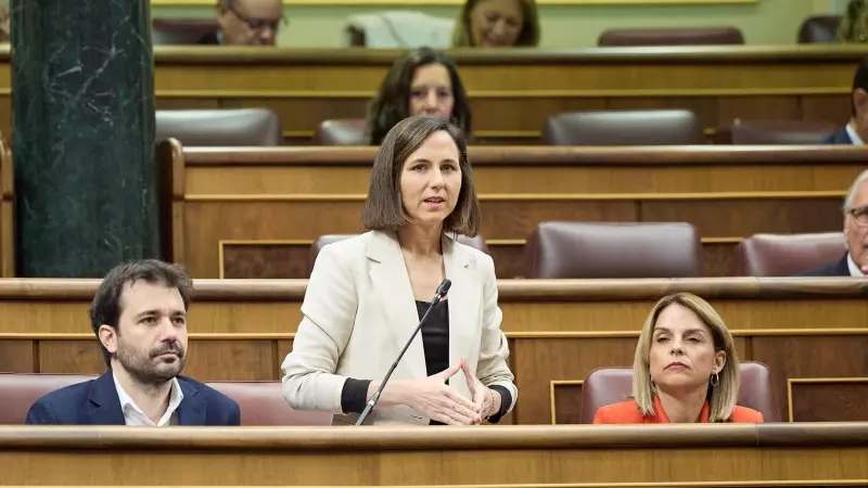 La secretaria general de Podemos, Ione Belarra, interviene durante una sesión de control al Gobierno, en el Congreso de los Diputados, a 24 de abril de 2024, en Madrid (España).