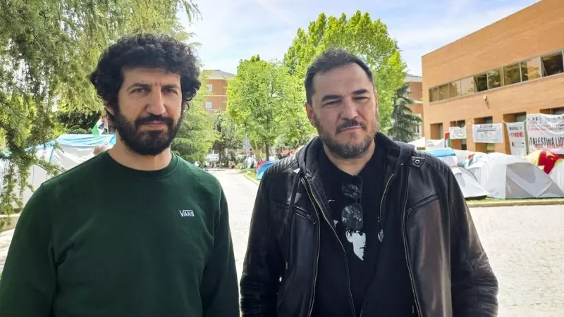 Los cantautores Marwan e Ismael Serrano se han sumado a la acampada a favor de Palestina en Universidad Complutense.