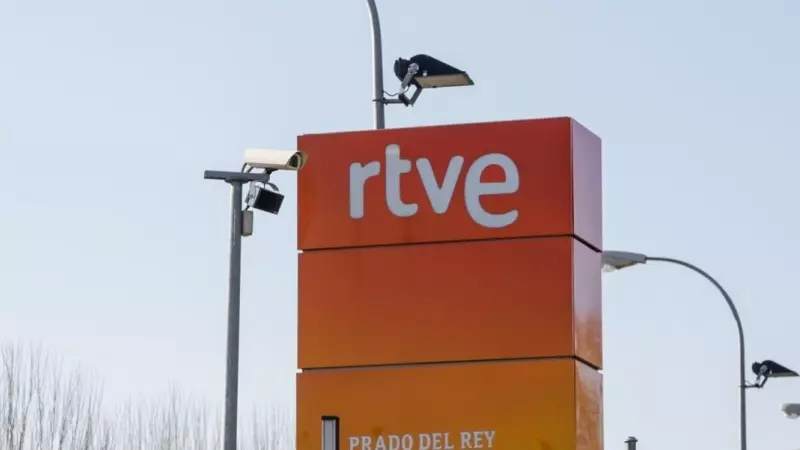 Logotipo de Radio Televisión Española en la sede de Prado del Rey, Madrid, a 9 de enero de 2020.