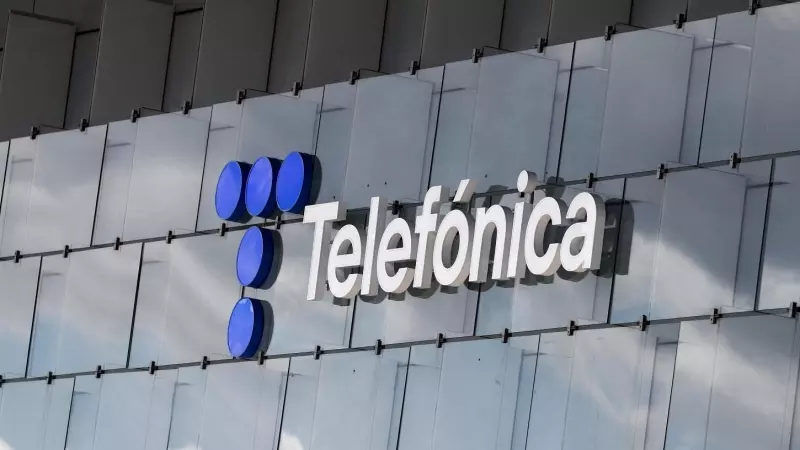 El logo de Telefónica, en su sede corporativa en Madrid. REUTERS/Sergio Perez