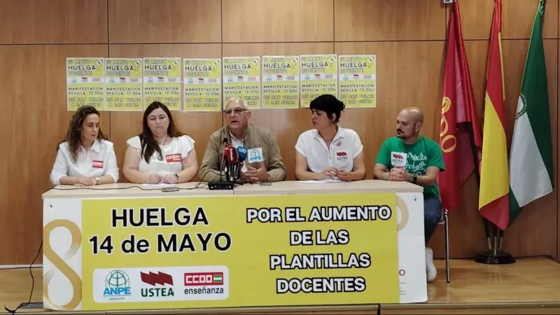 Representantes de los sindicatos que convocan la huelga del 14 de mayo.