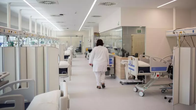 Una enfermera en el nuevo espacio polivalente del Hospital Moisès Broggi, a 20 de abril de 2021, en Sant Joan Despí, Barcelona.