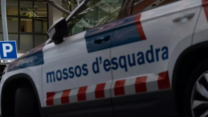 Foto de archivo de un coche de los Mossos d'Esquadra en Barcelona, a 16 de octubre de 2023.