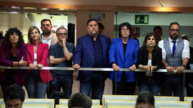 Oriol Junqueras i altres membres del partit seguint la compareixença de Pere Aragonès.