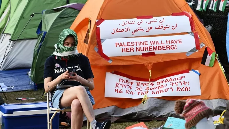 17/05/2024 Una manifestante de la Universidad de Columbia durante la acampada contra la guerra de Israel en Gaza, a 29 de abril de 2024.