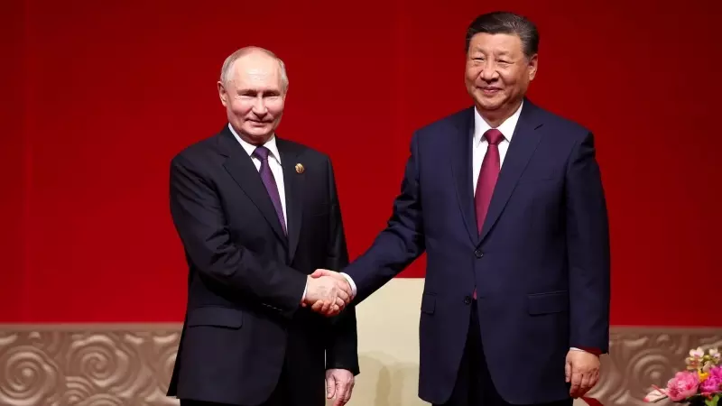 El Presidente de Rusia, Vladimir Putin (i), y el Presidente de China, Xi Jinping (d), en una imagen de archivo.