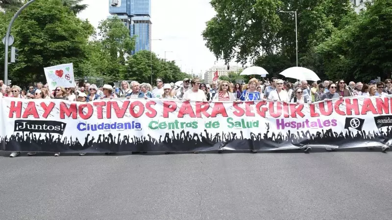La cabeza de la manifestación para defender la sanidad pública, a 19 de mayo de 2024, en Madrid.