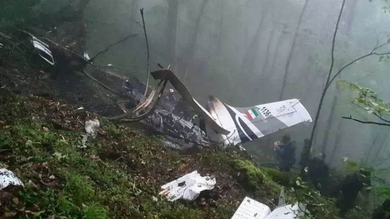 Los restos del helicóptero en el que viajaban el presidente y el ministro de Exteriores de Irán.