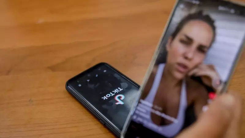 Foto de archivo de un dispositivo móvil visionando la aplicación TikTok, en Madrid, a22 de septiembre de 2020.