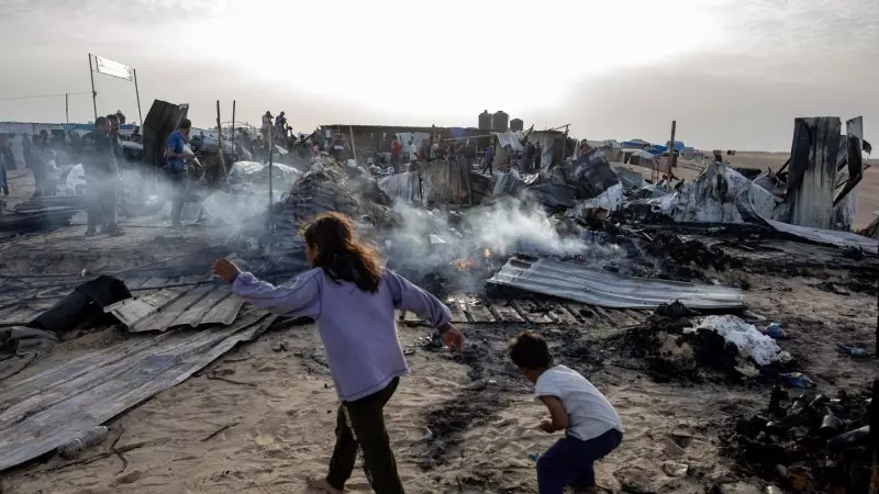 Las terribles imágenes tras el bombardeo de Israel sobre un campamento de refugiados en Rafah