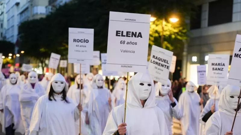 Decenas de personas durante la manifestación del 8M, a 8 de marzo, en Valencia, Comunidad Valenciana (España), a 08/03/2024.