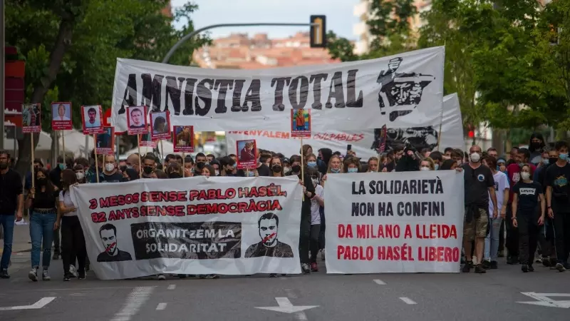 Manifestación de apoyo al rapero Pablo Hasel que lleva tres meses en prisión, a 15 de mayo de 2021, en Lleida, Cataluña, (España). La protesta, convocada por Plataforma Llibertat bajo el lema '3 meses sin pablo Hasel'