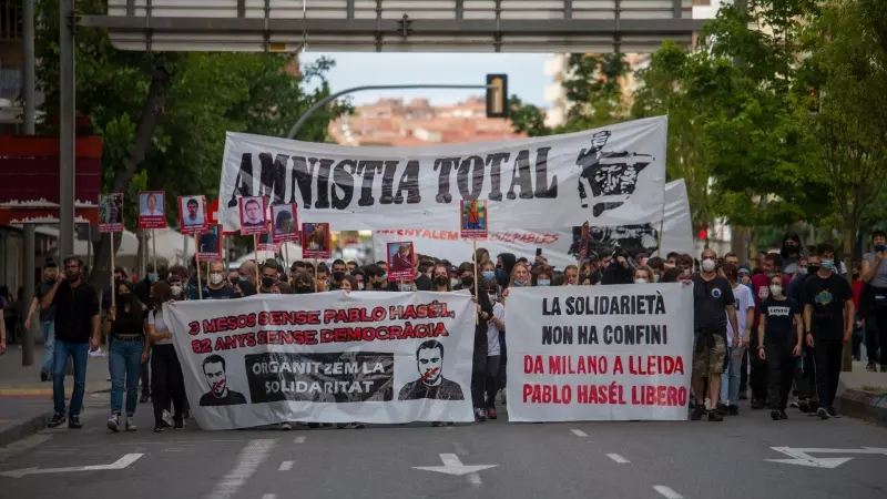 Manifestación de apoyo al rapero Pablo Hasel que lleva tres meses en prisión, a 15 de mayo de 2021, en Lleida, Cataluña, (España). La protesta, convocada por Plataforma Llibertat bajo el lema '3 meses sin pablo Hasel'