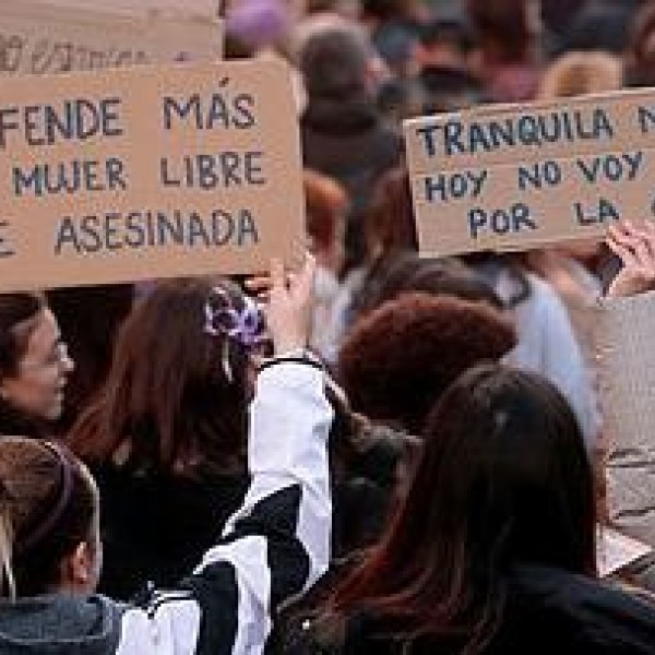 Imagen de la marcha feminista del 8M en Madrid. EFE