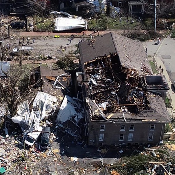 El daño se ve en una imagen aérea después de que un tornado aterrizó en el este de Nashville / Reuters