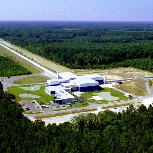 Vista aérea del detector LIGO