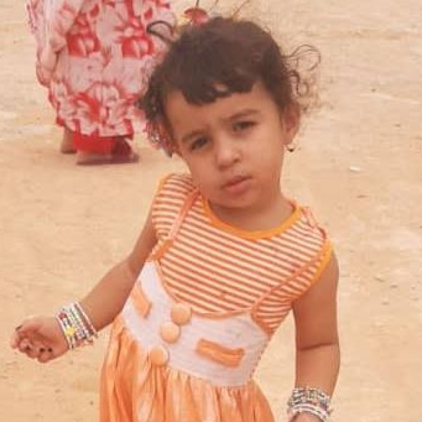 Lita, hija de Salka, vestida para celebrar el Eid Al-Adha.