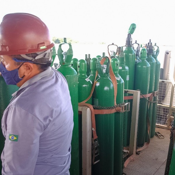 Acopio de cilindros de oxígeno medicinal en el estado de Pará, para evitar el desabastecimiento ocurrido en Manaus.